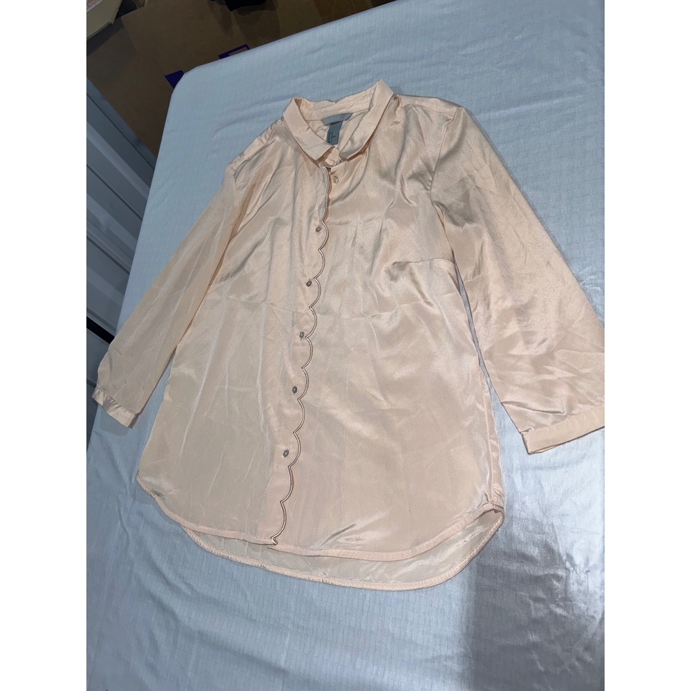 HM Peach Satin Scalloped Button Down Blouse Long Sleeve Shirt Womens Size 10